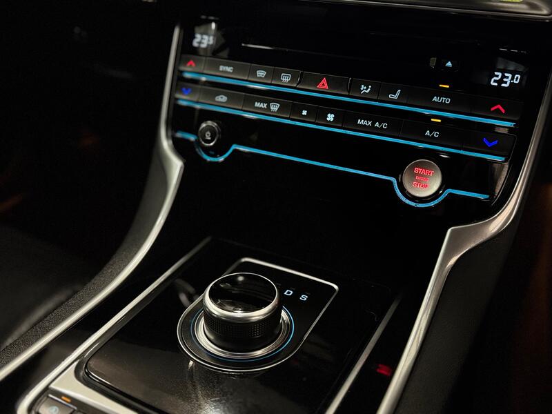 JAGUAR XE