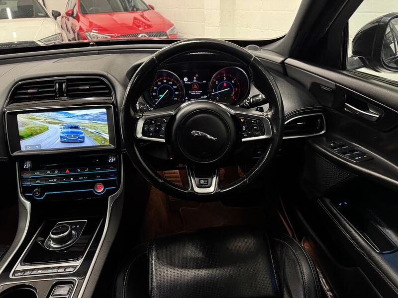 JAGUAR XE