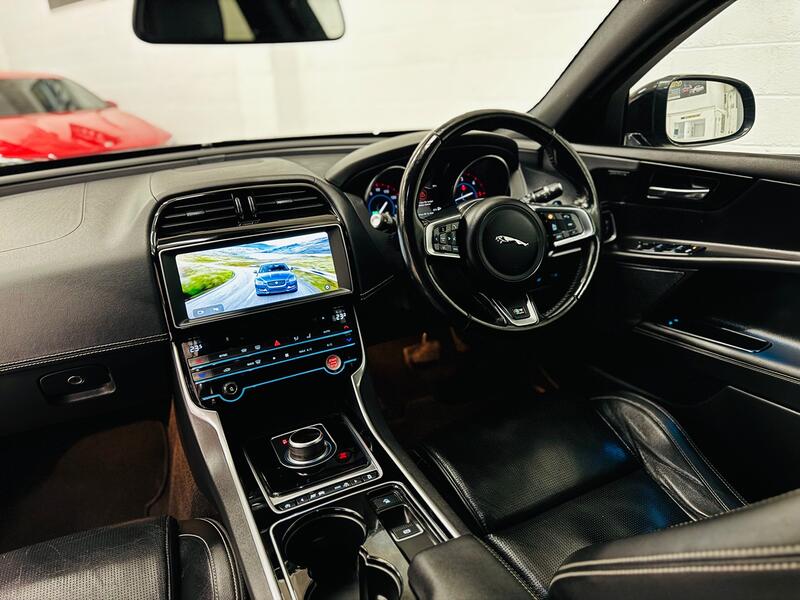 JAGUAR XE