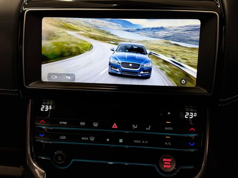JAGUAR XE