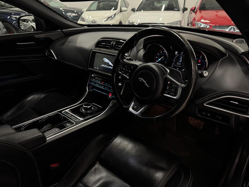 JAGUAR XE